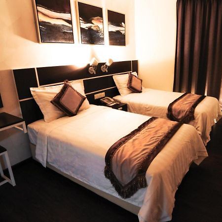 K Garden Hotel Парит Бунтар Екстериор снимка