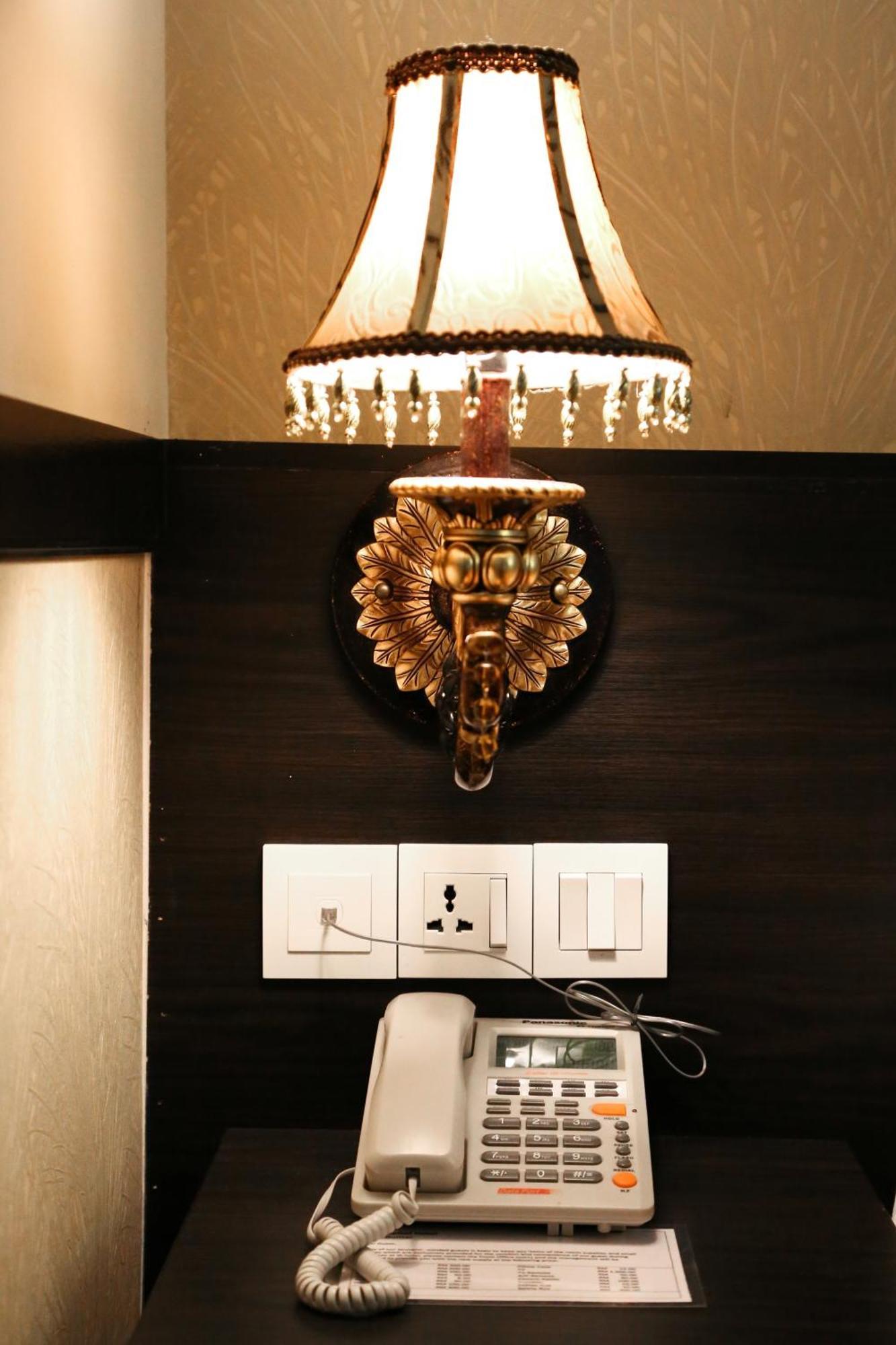 K Garden Hotel Парит Бунтар Стая снимка