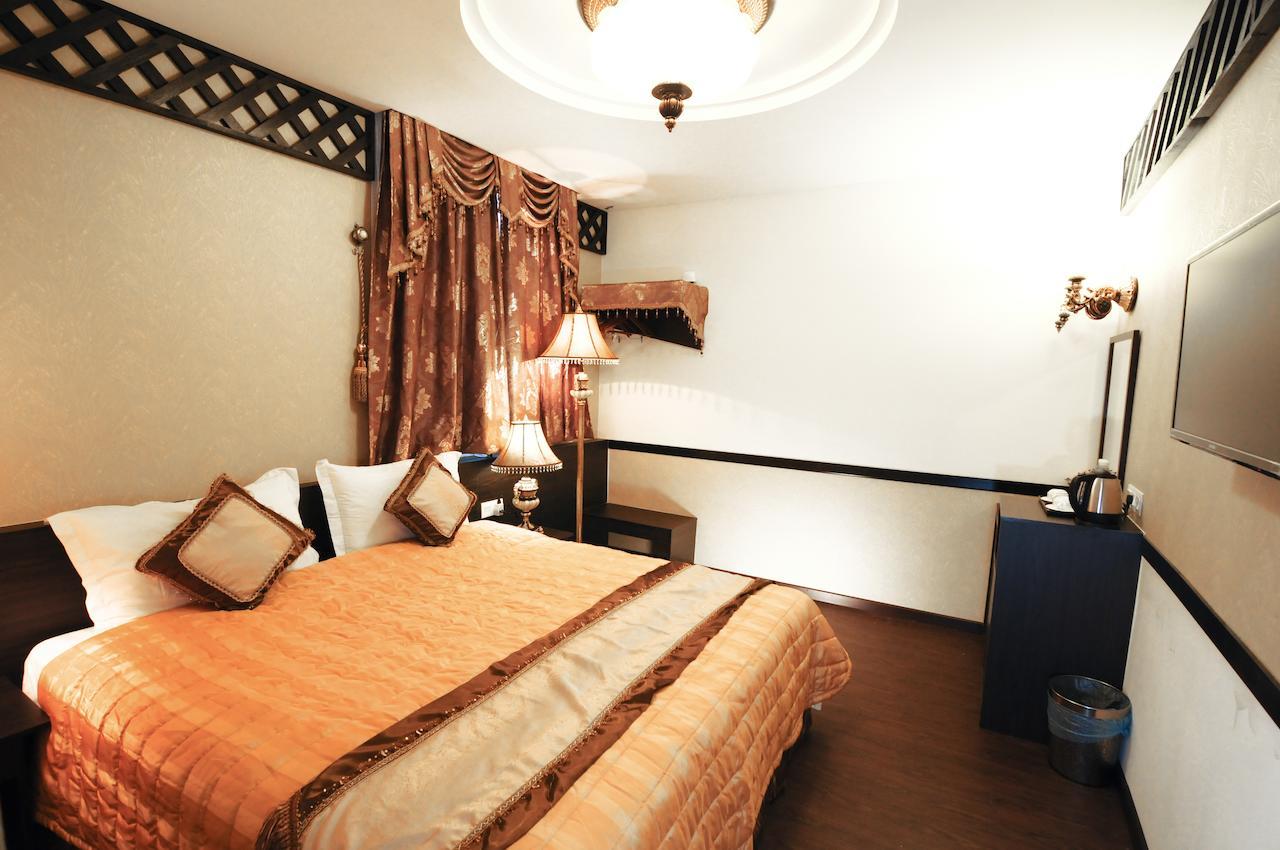 K Garden Hotel Парит Бунтар Екстериор снимка